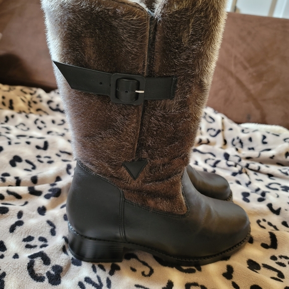 New leather and seal skin boots - Picture 6 of 6